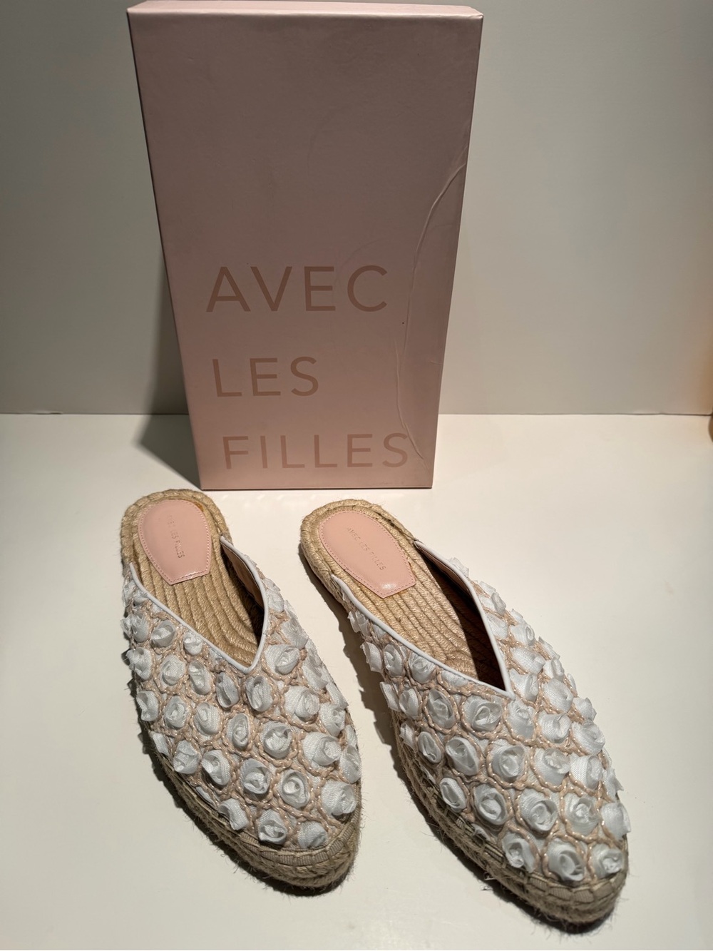 Avec Les Filles White Floral Appliqué Espadrille Mules